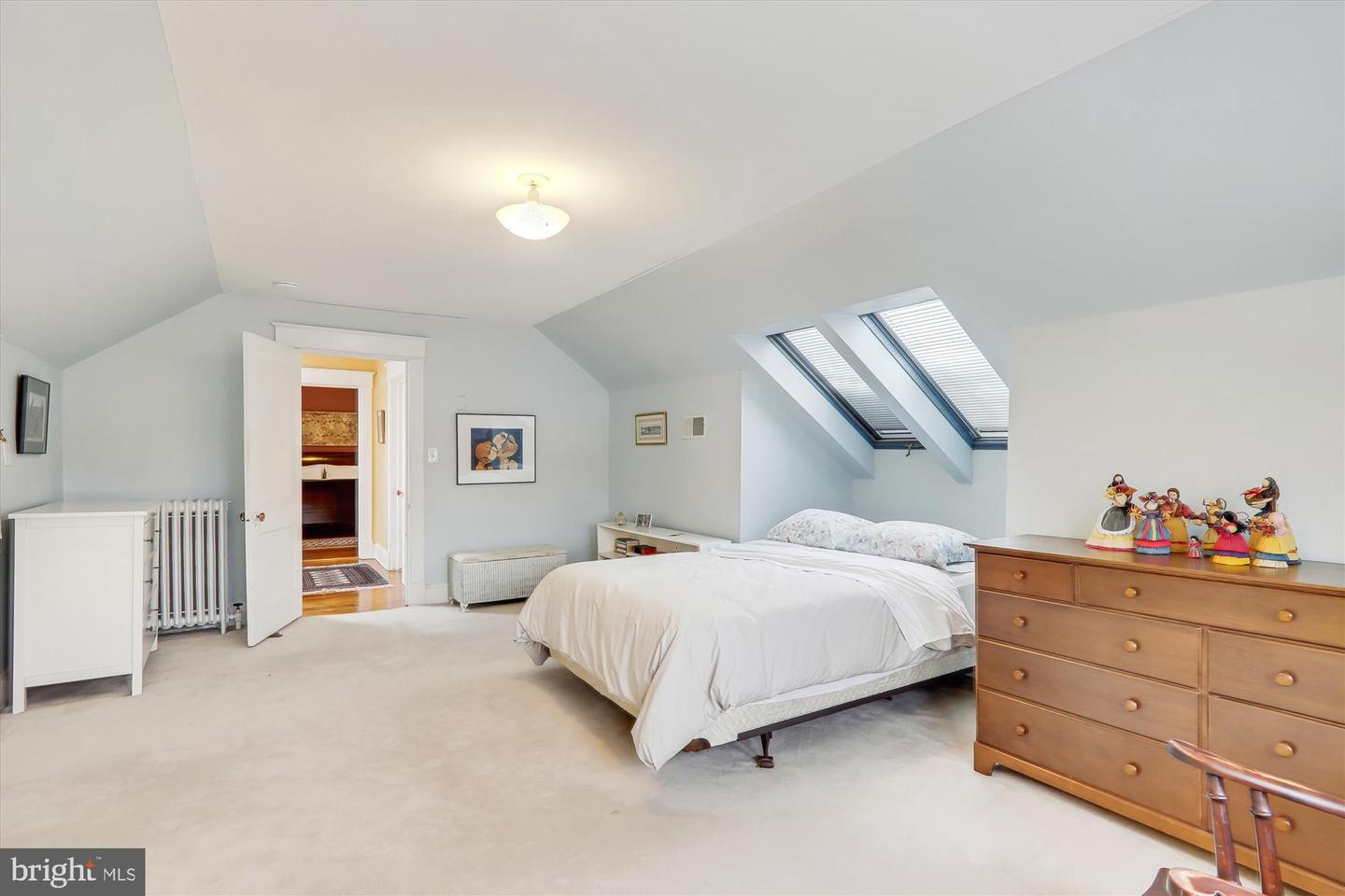 3821 Livingston STREET NW