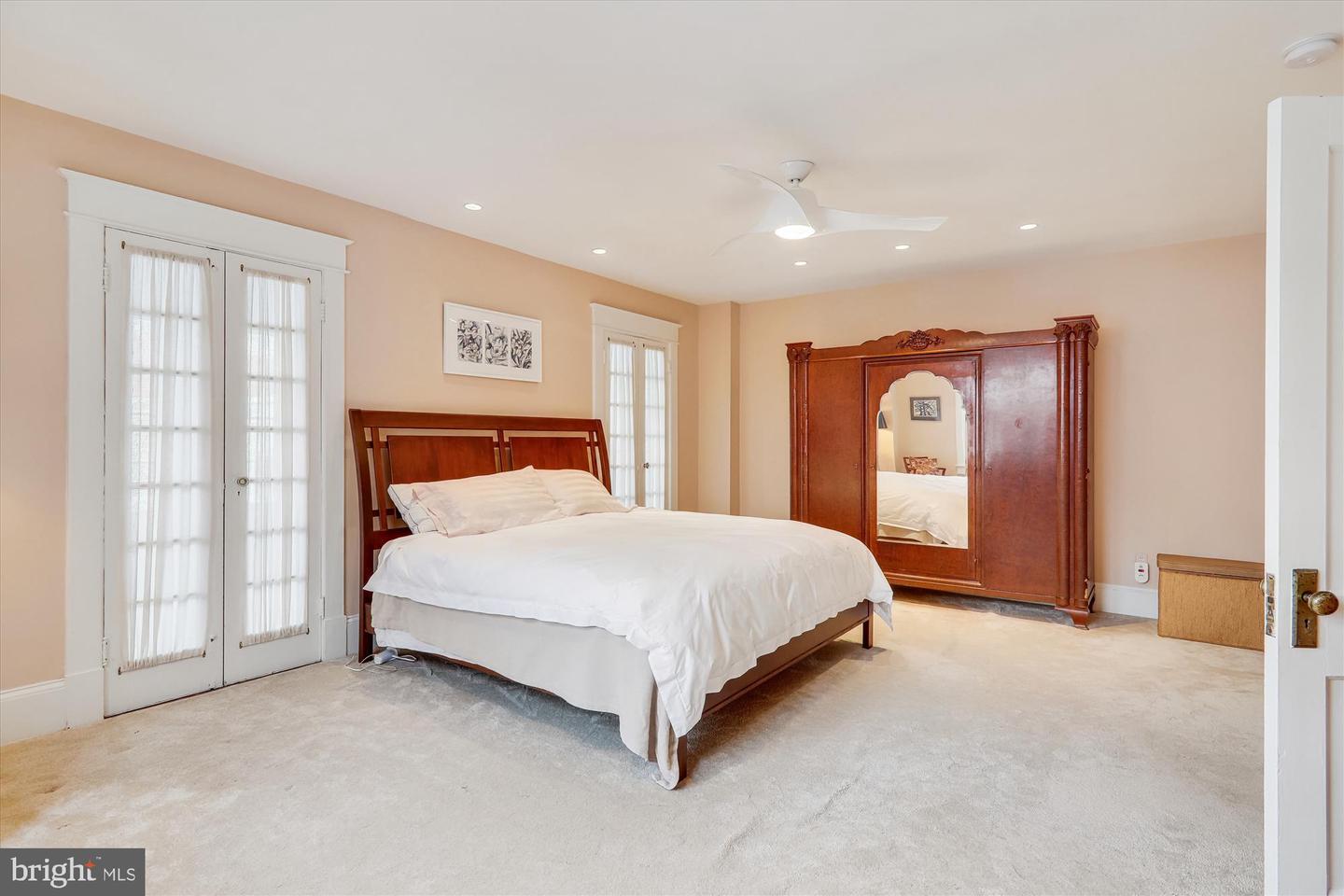 3821 Livingston STREET NW