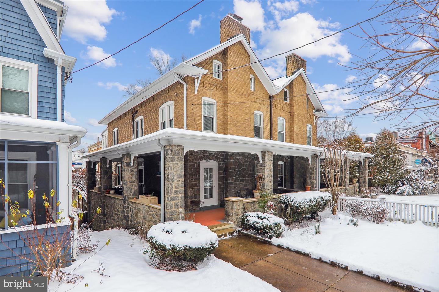 3821 Livingston STREET NW