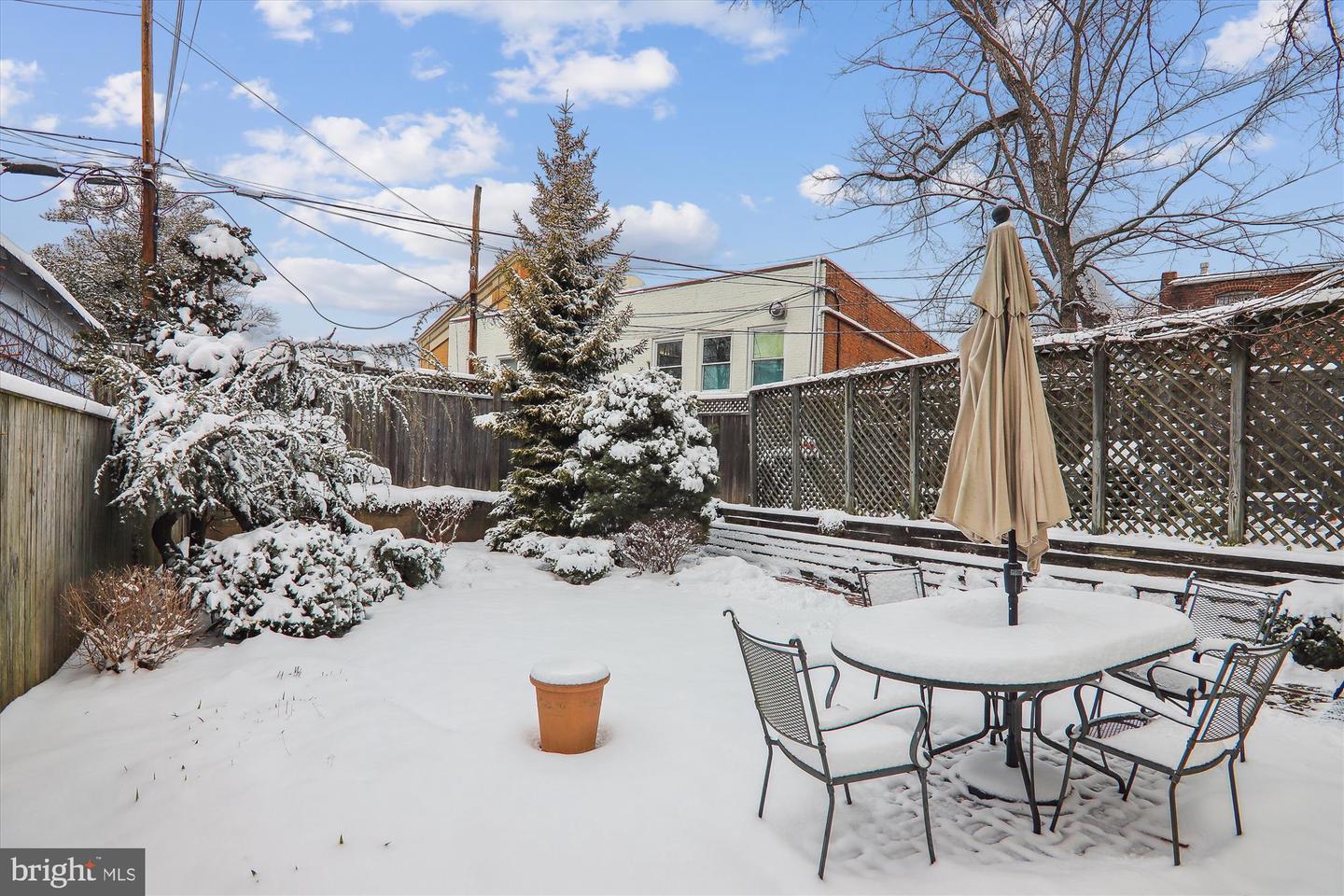 3821 Livingston STREET NW