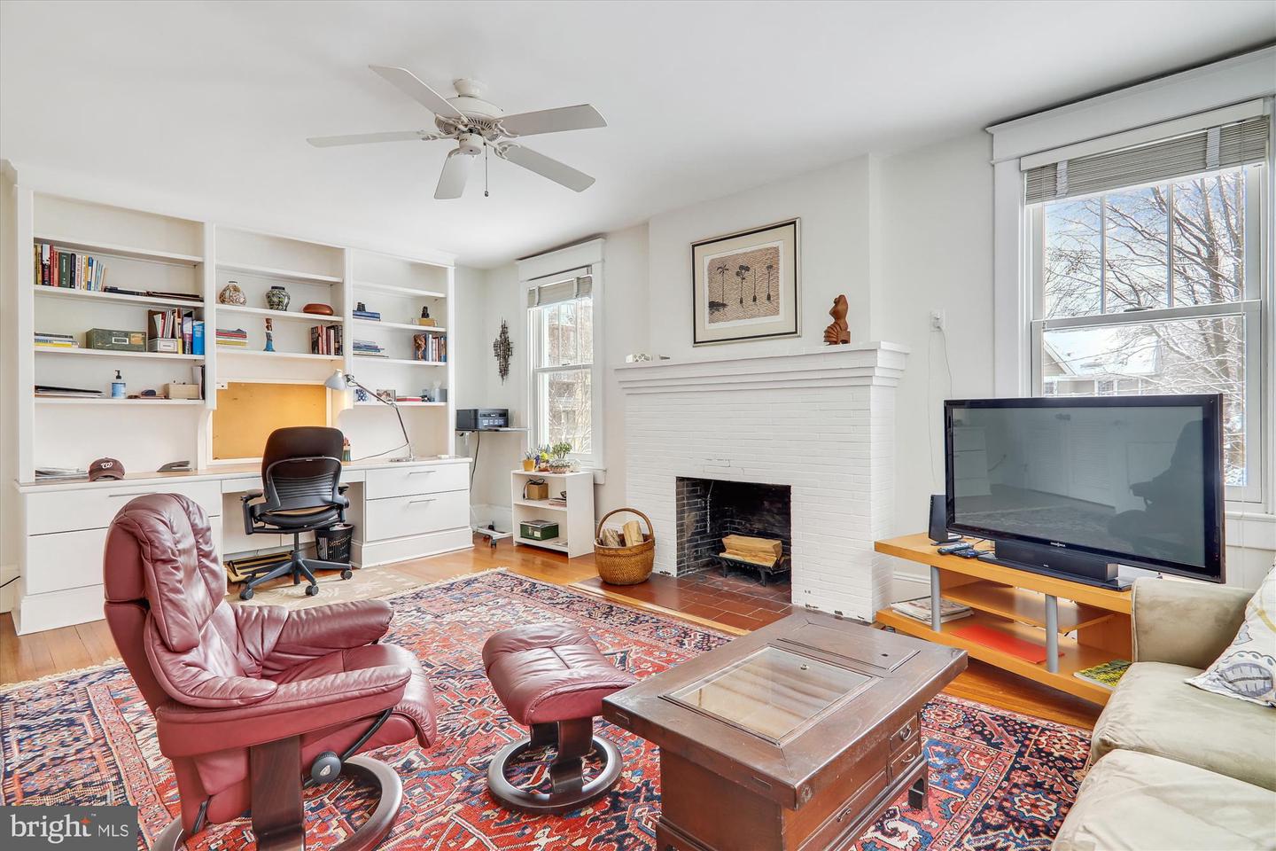 3821 Livingston STREET NW