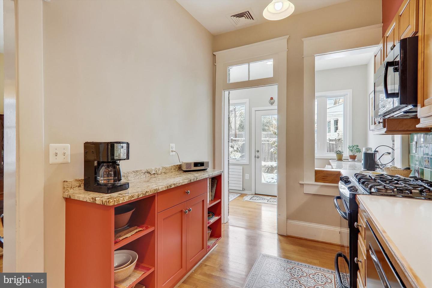 3821 Livingston STREET NW