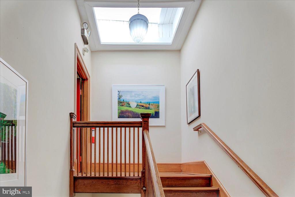 536 8th Street SE
