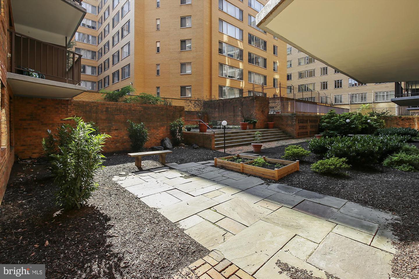 1718 P St NW #T19