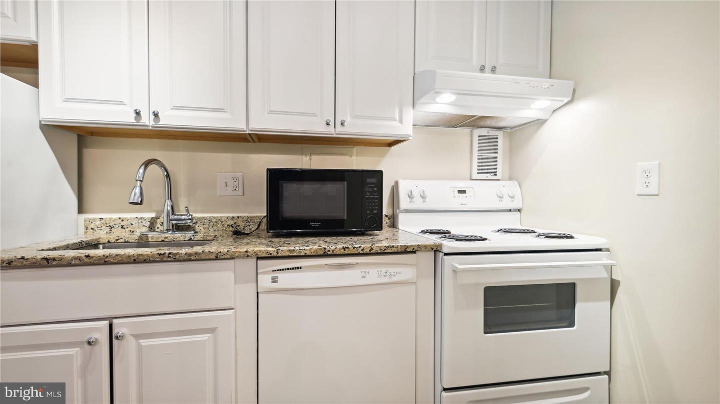 1718 P St NW #T19
