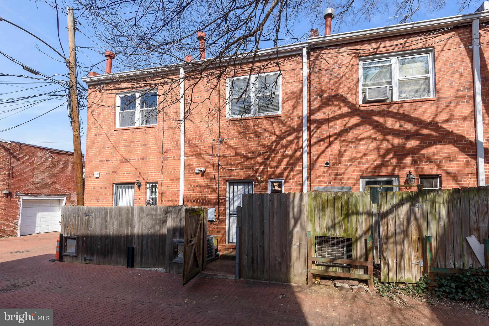 603 Browns Ct SE