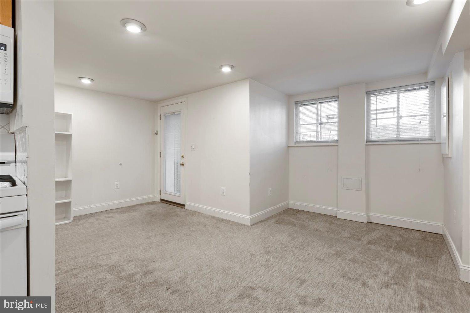 315 9th St SE