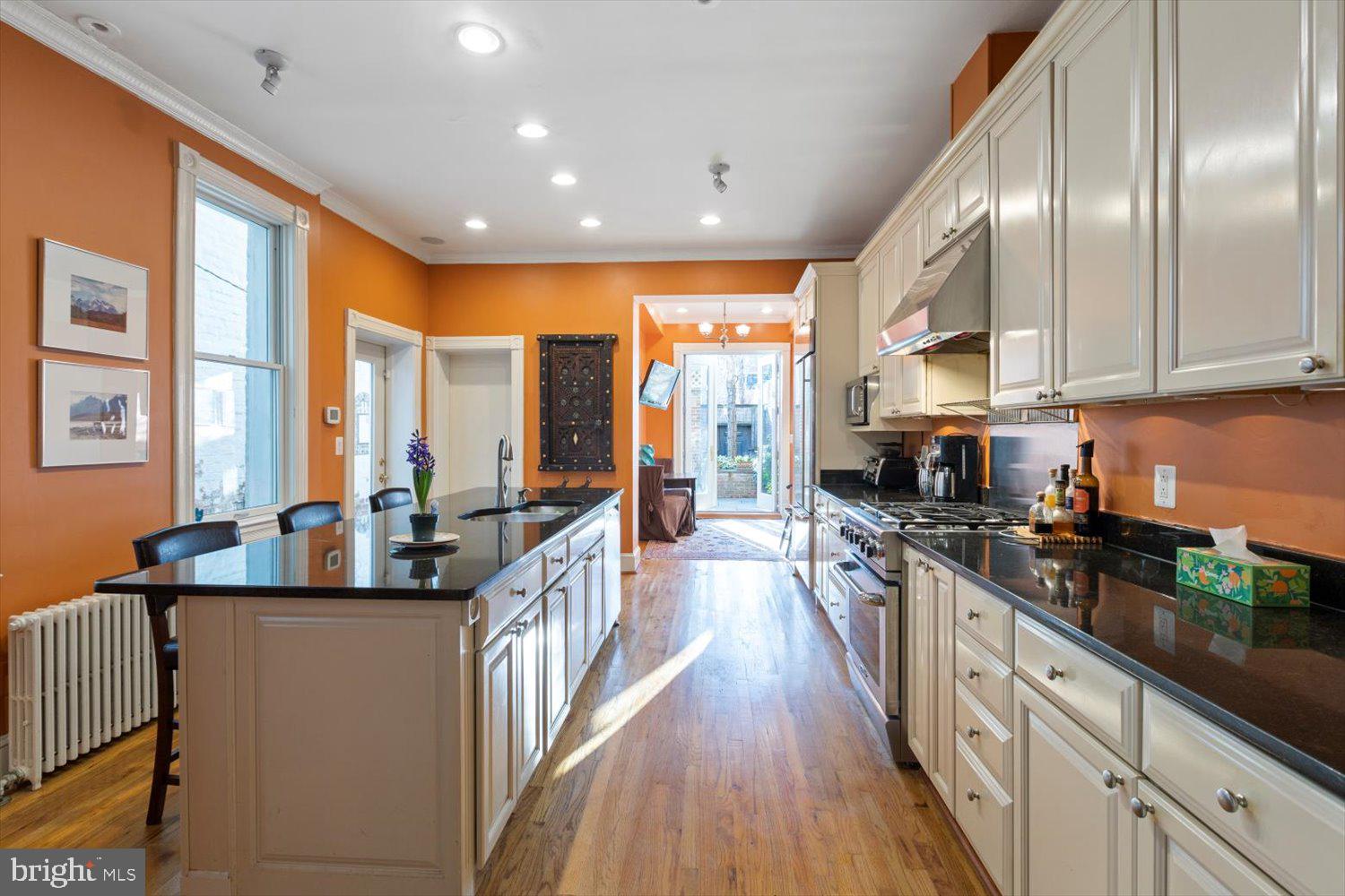 315 9th St SE