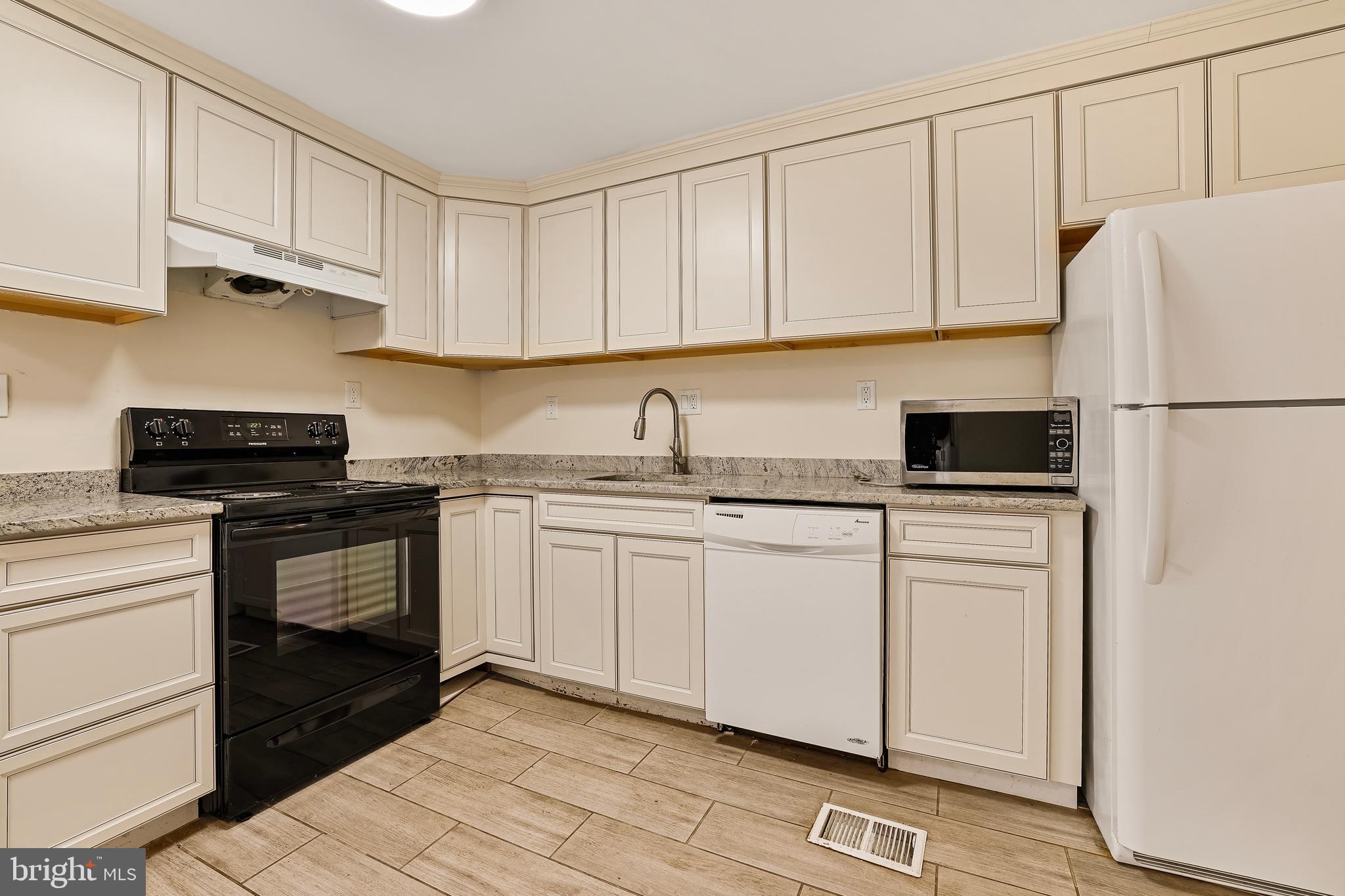 1439 Girard St NW