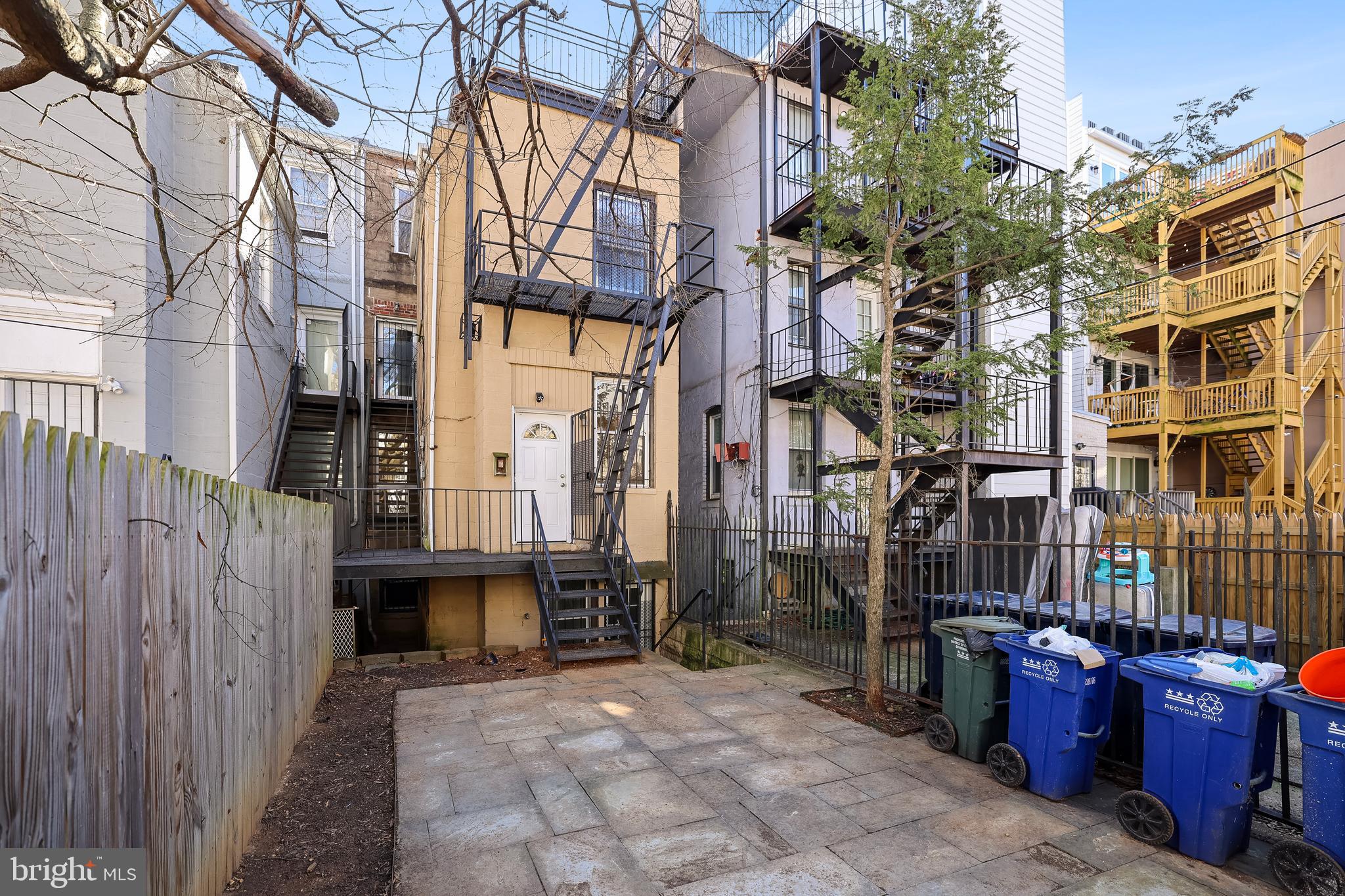 1439 Girard St NW