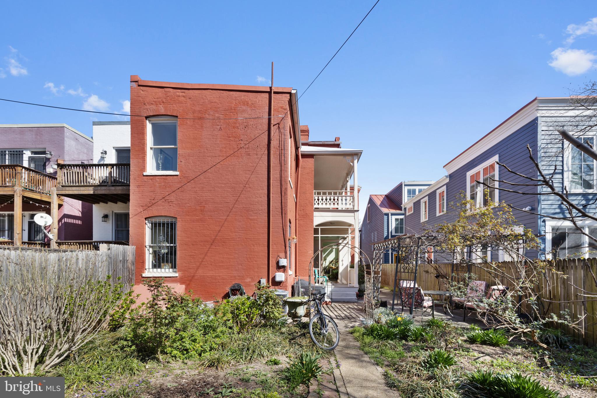 317 6th St SE