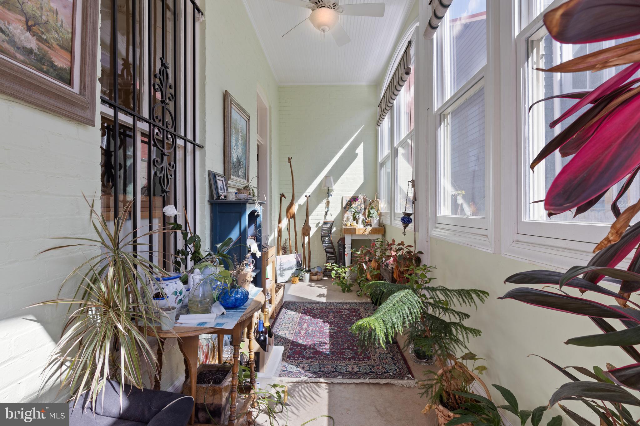 317 6th St SE