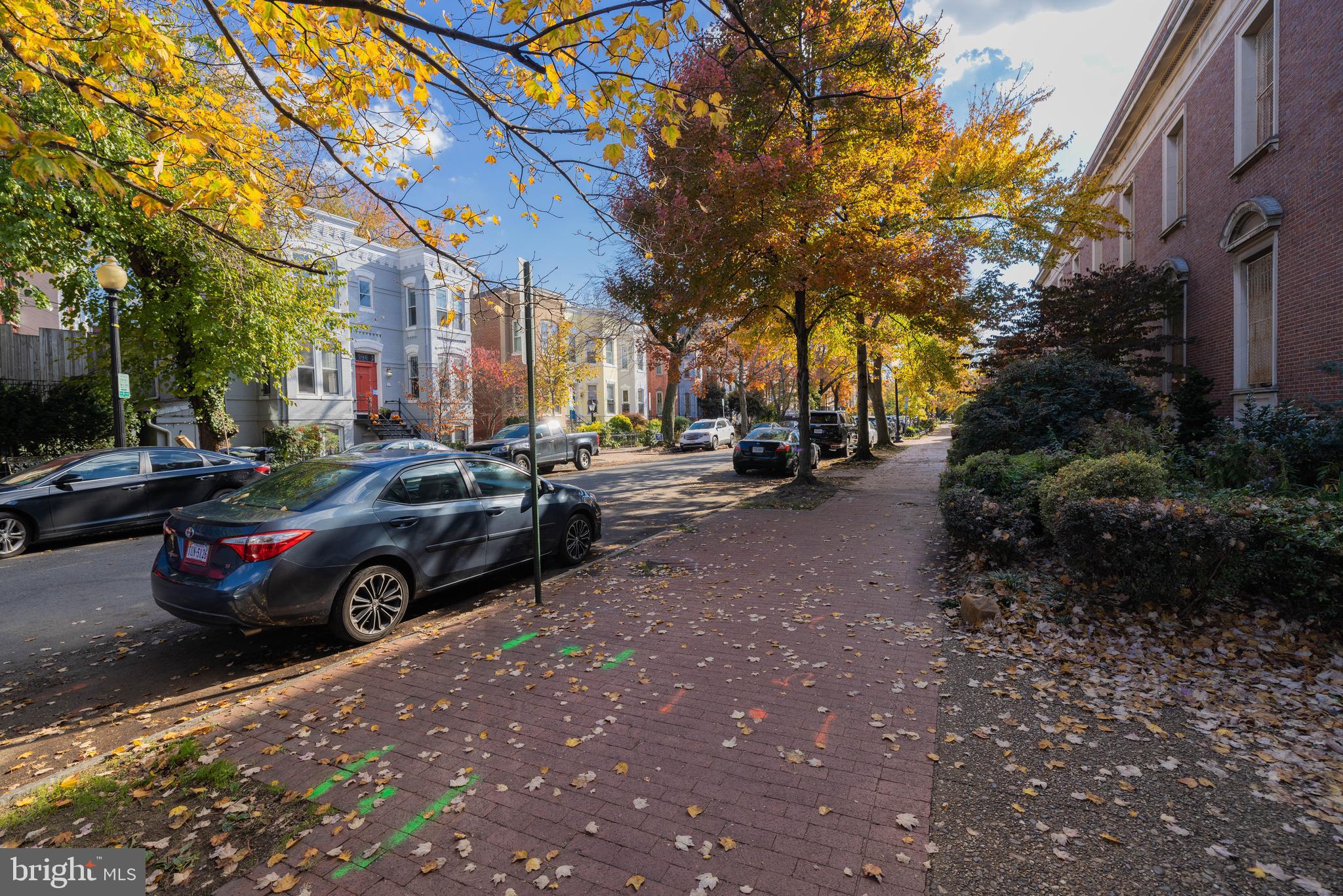 653 Constitution Ave NE