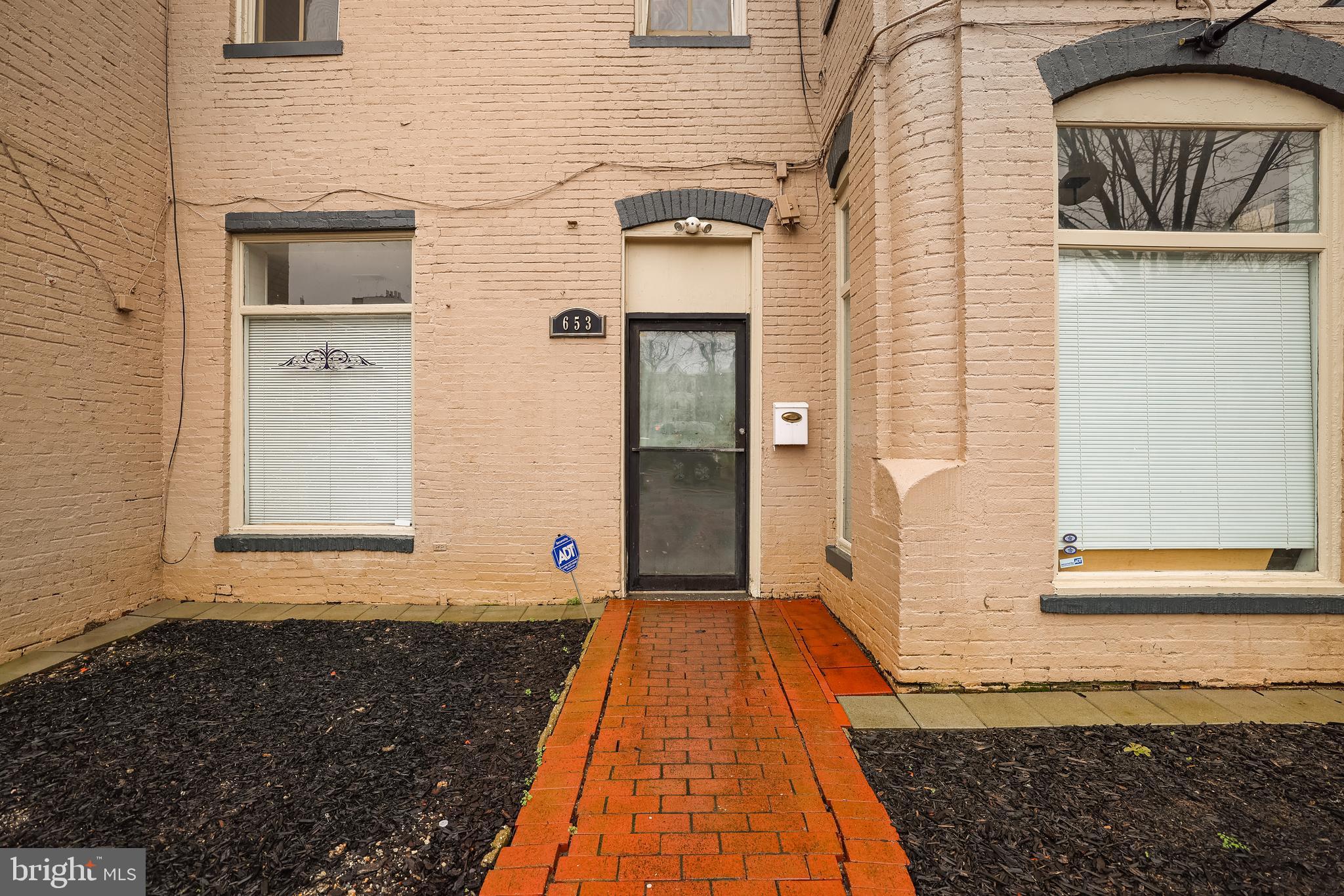 653 Constitution Ave NE