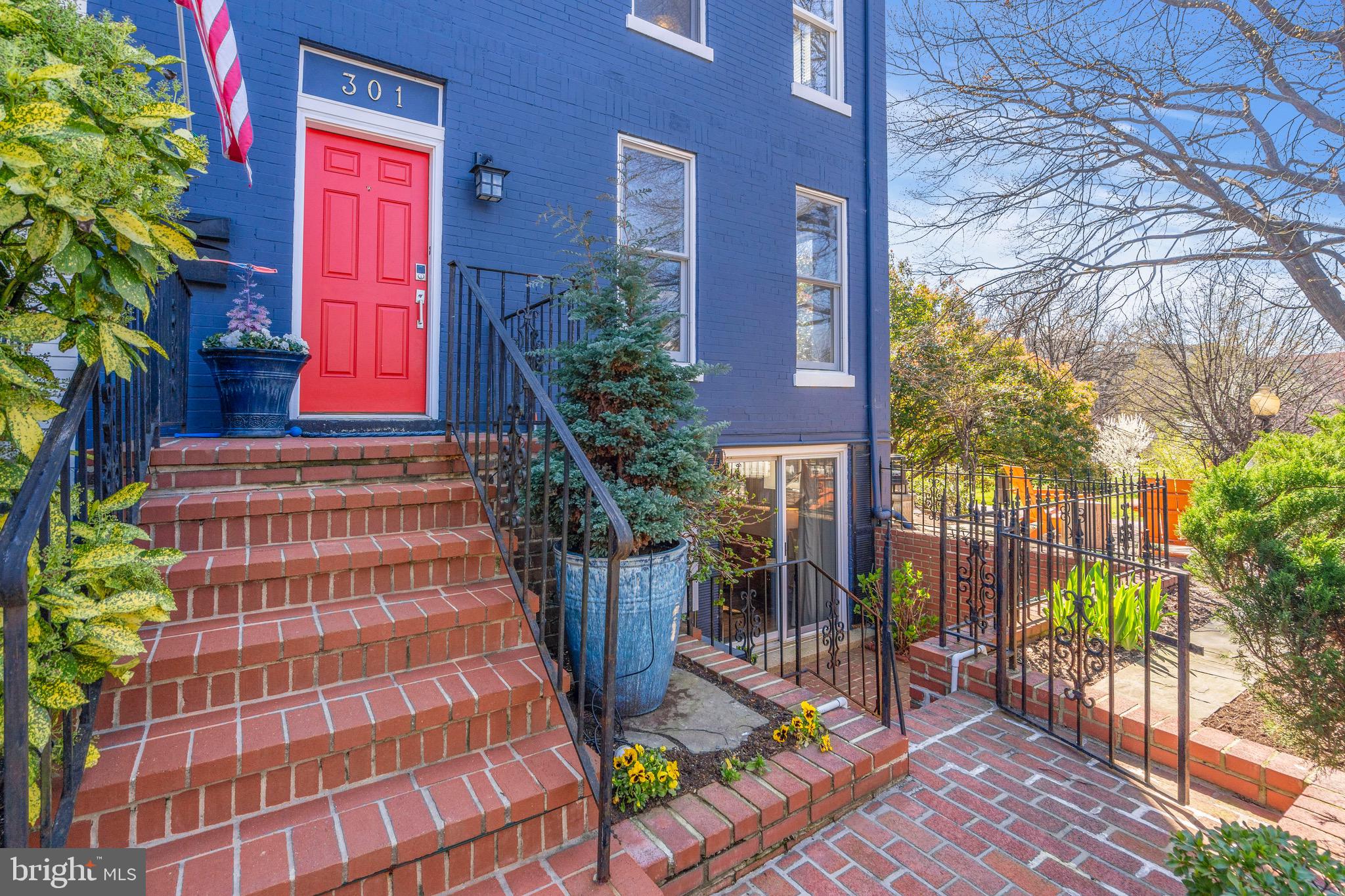 301 South Carolina Ave SE
