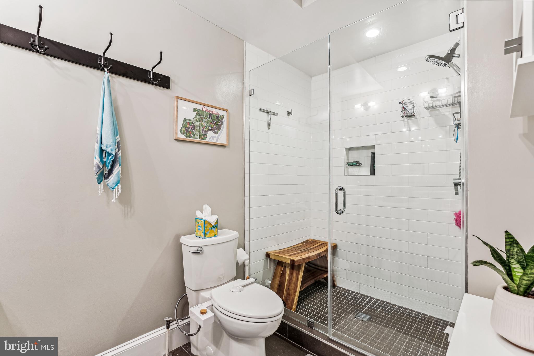 2221 M St NE #302