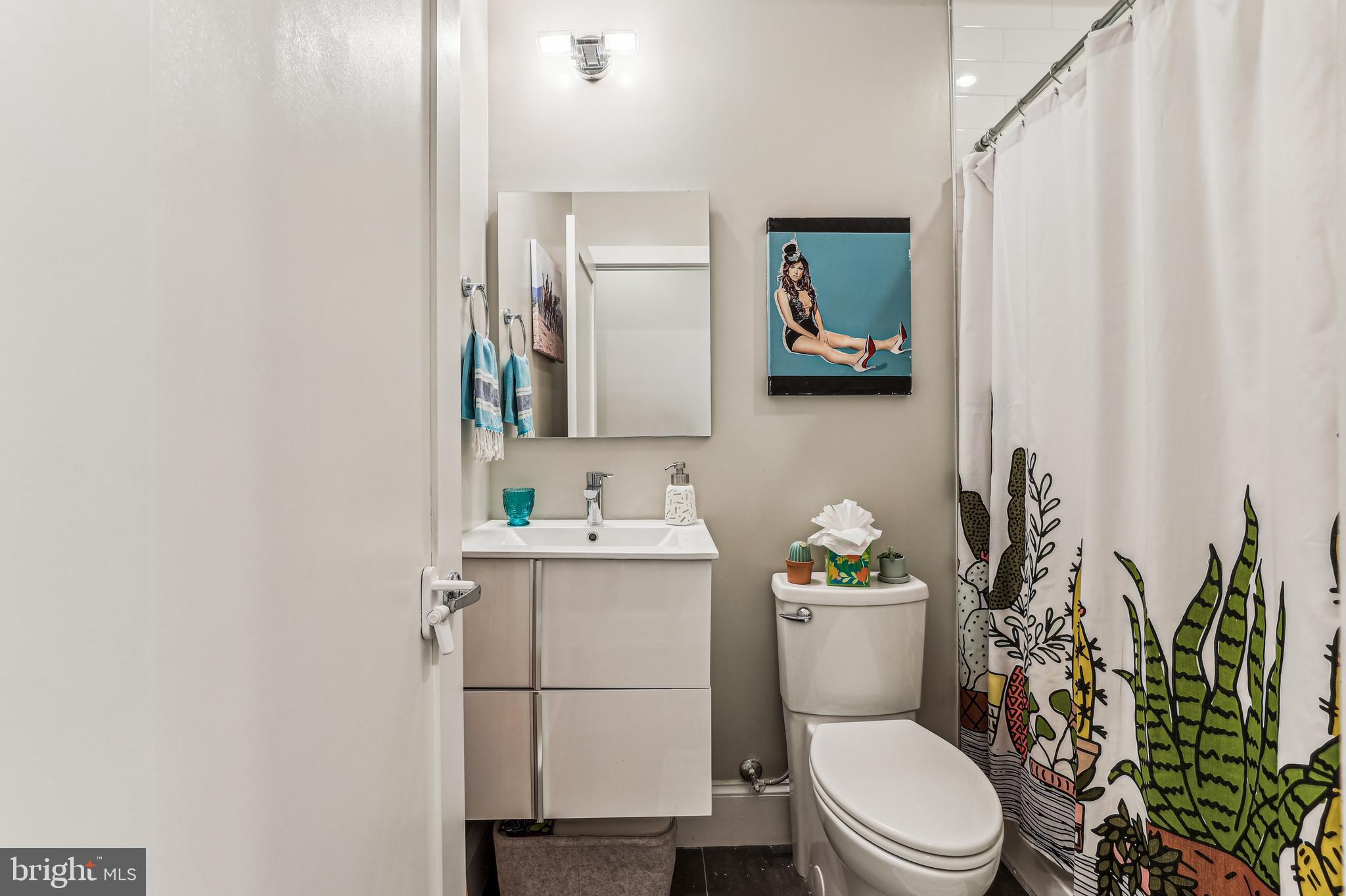 2221 M St NE #302