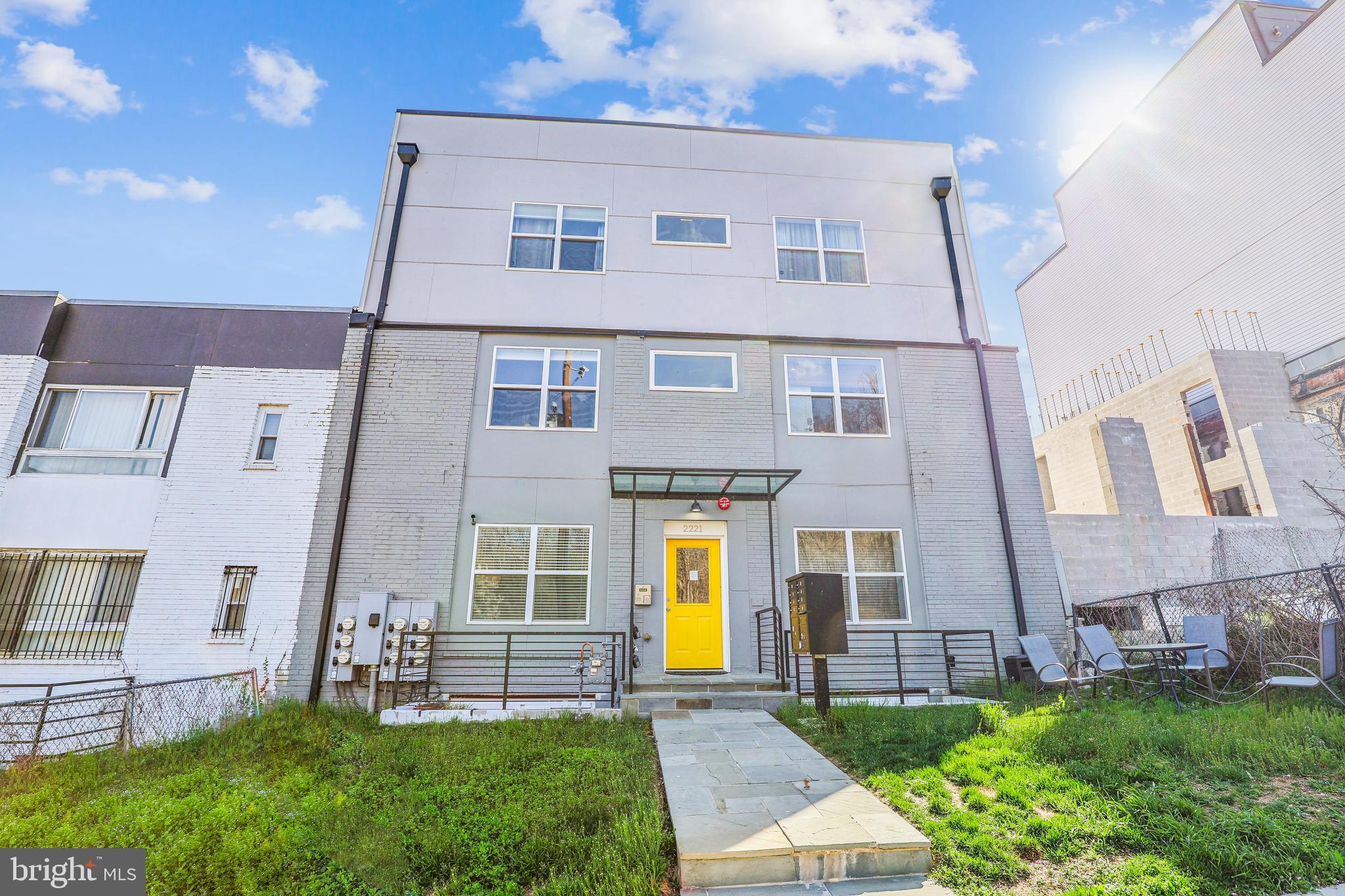 2221 M St NE #302