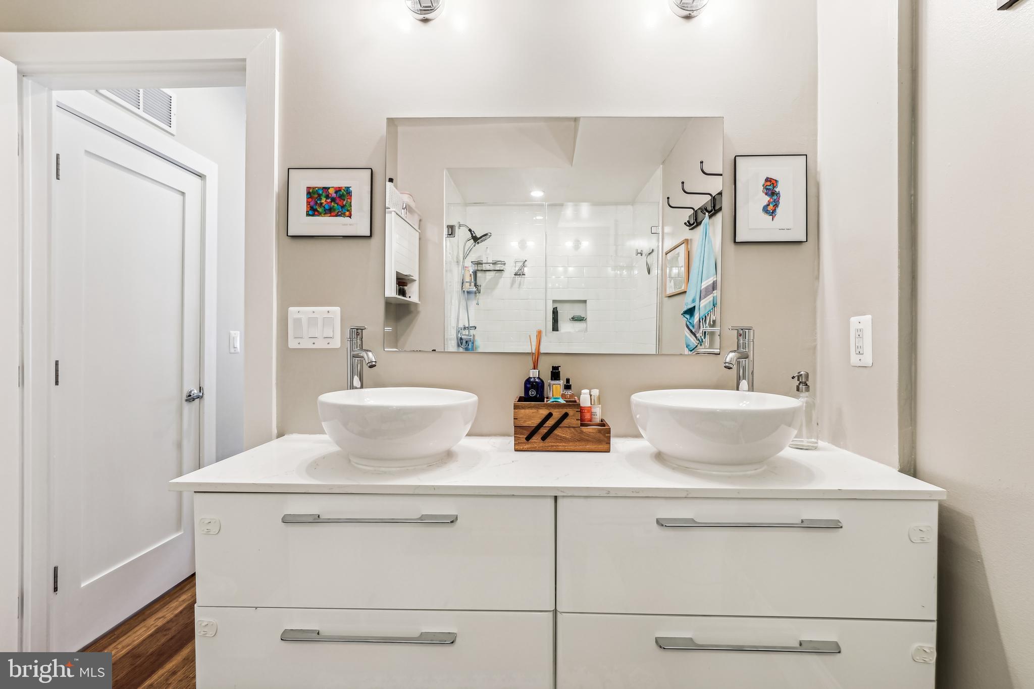 2221 M St NE #302
