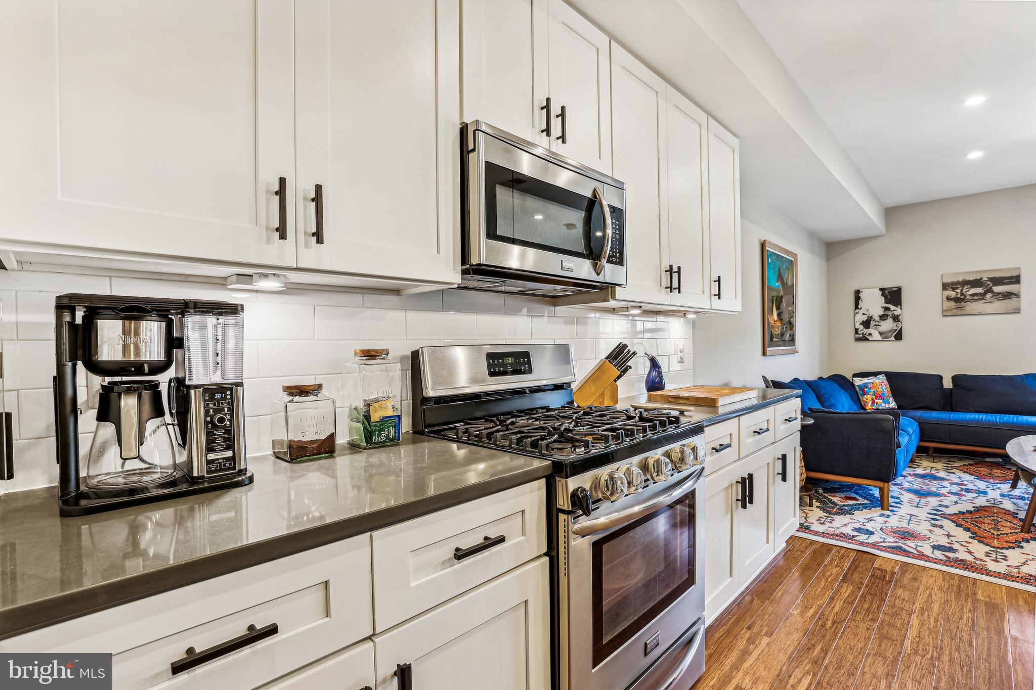 2221 M St NE #302