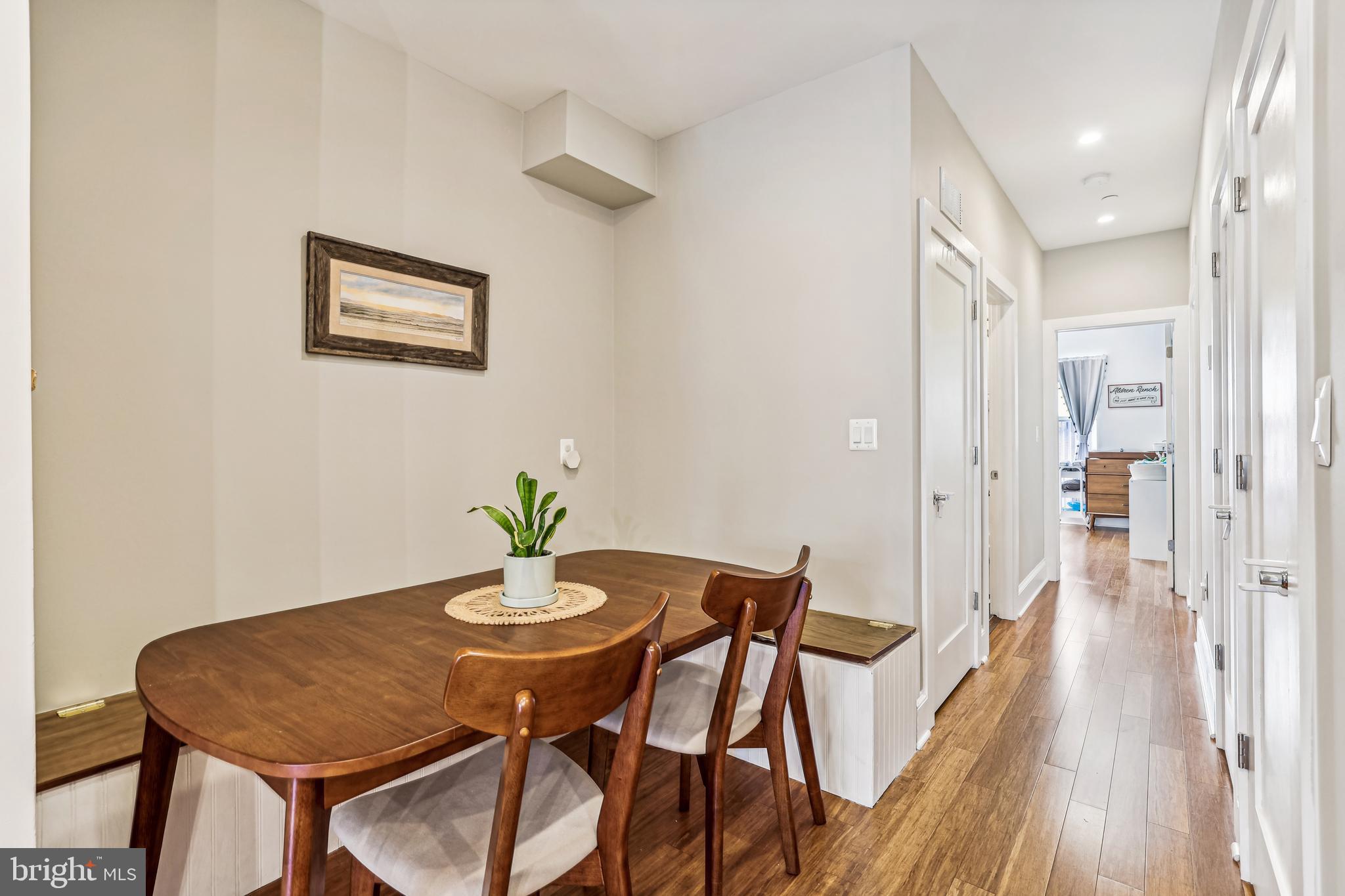 2221 M St NE #302