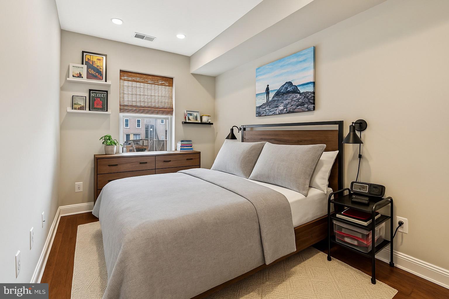 2221 M St NE #302