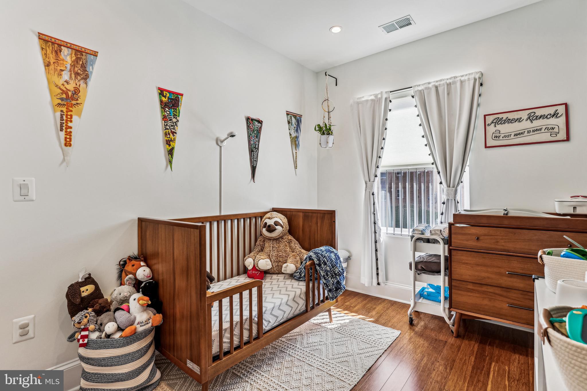 2221 M St NE #302