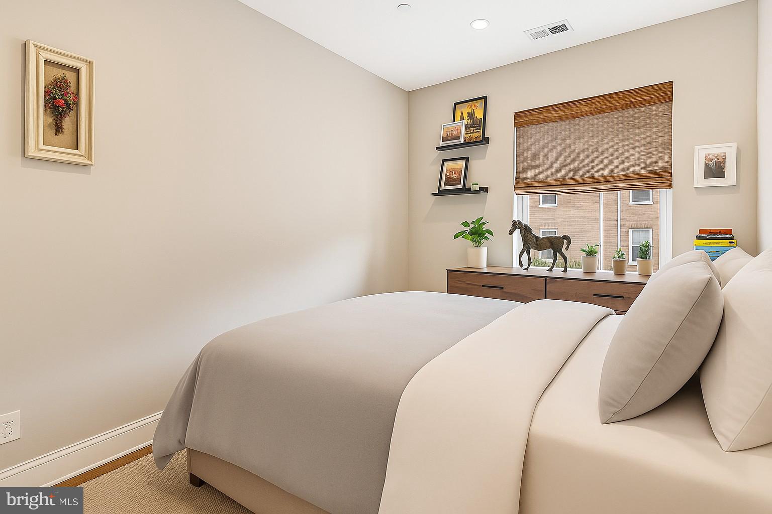 2221 M St NE #302