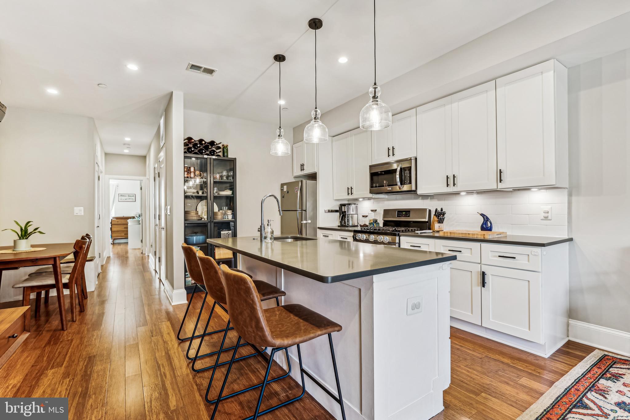 2221 M St NE #302