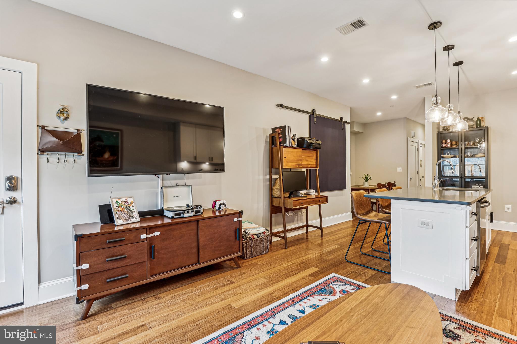 2221 M St NE #302