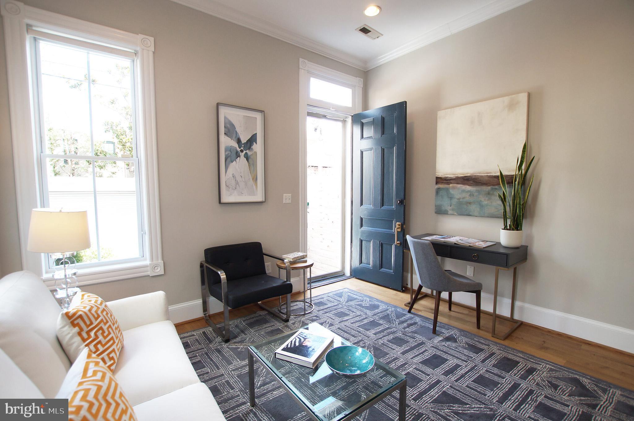 121 4th St NE