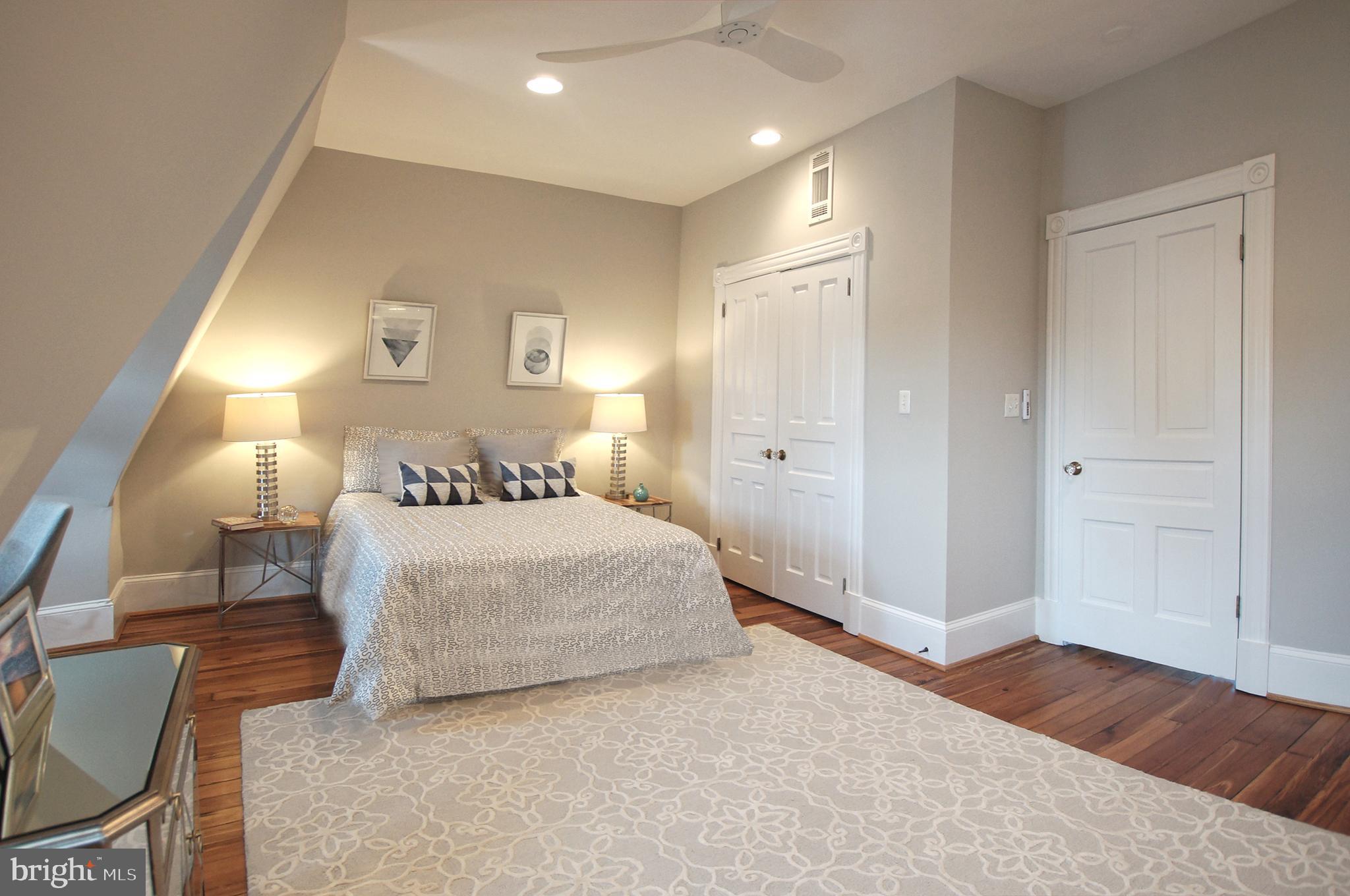 121 4th St NE