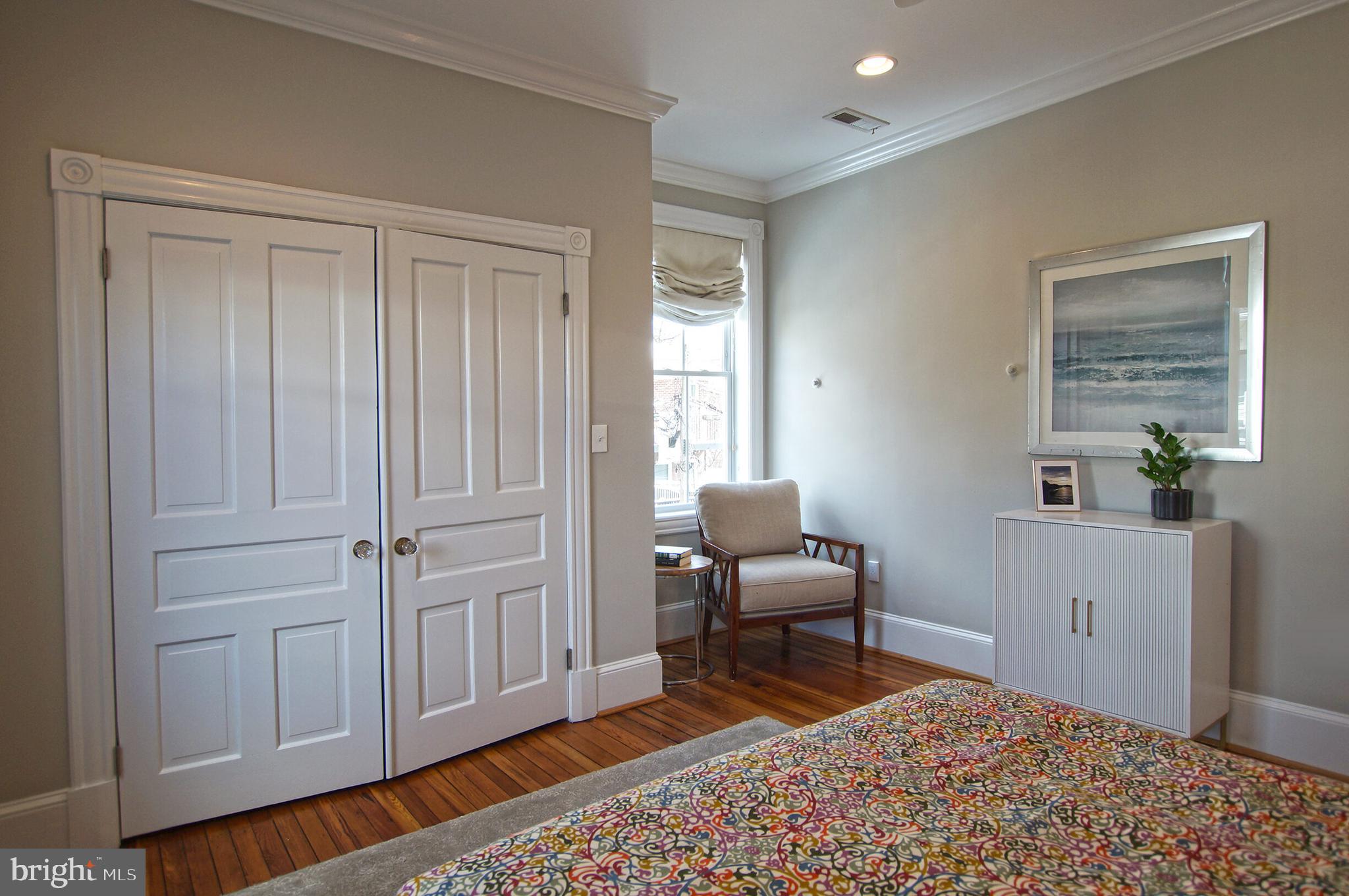121 4th St NE
