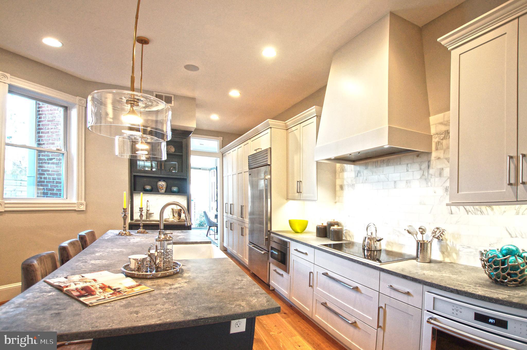121 4th St NE