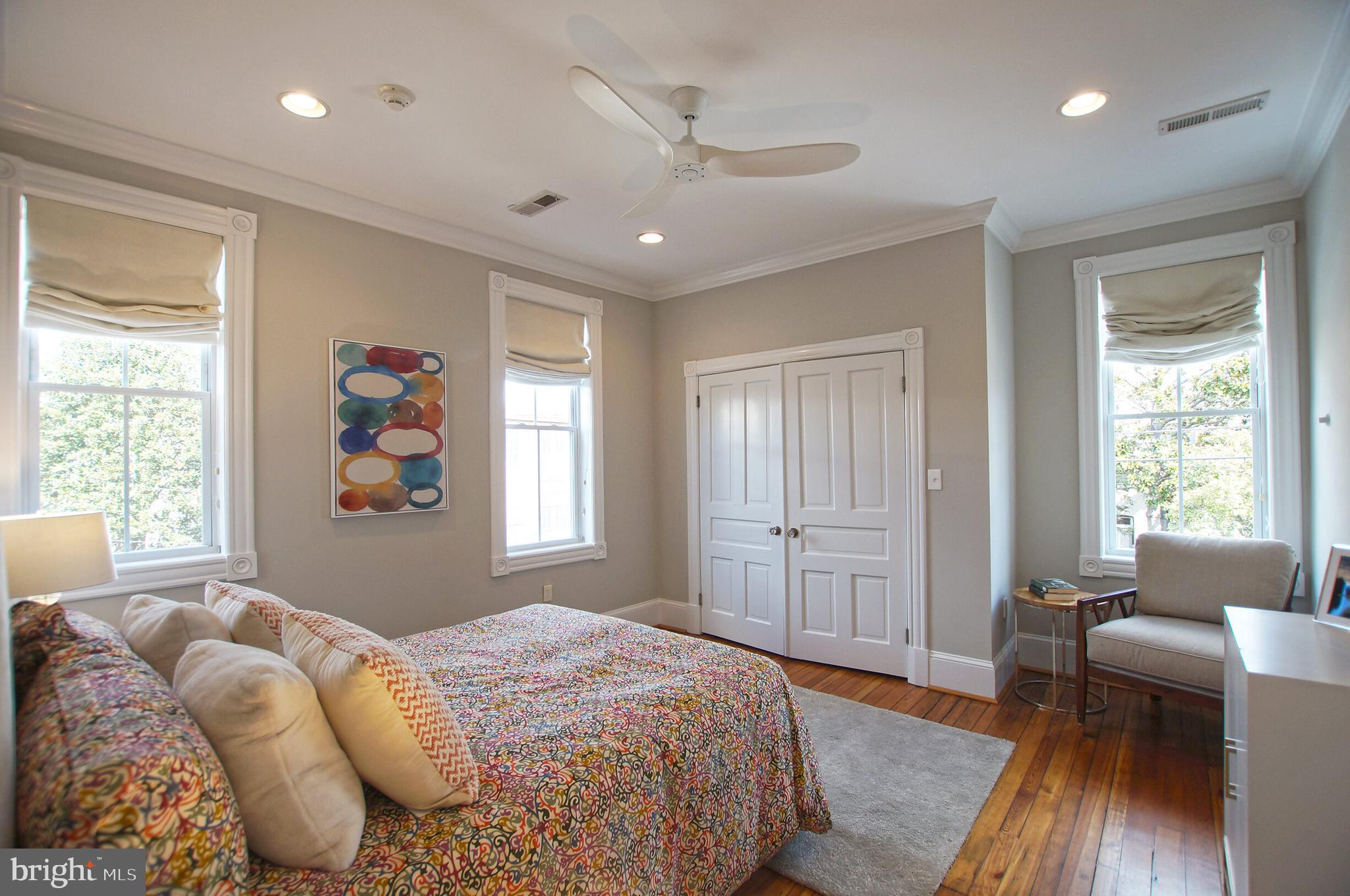 121 4th St NE