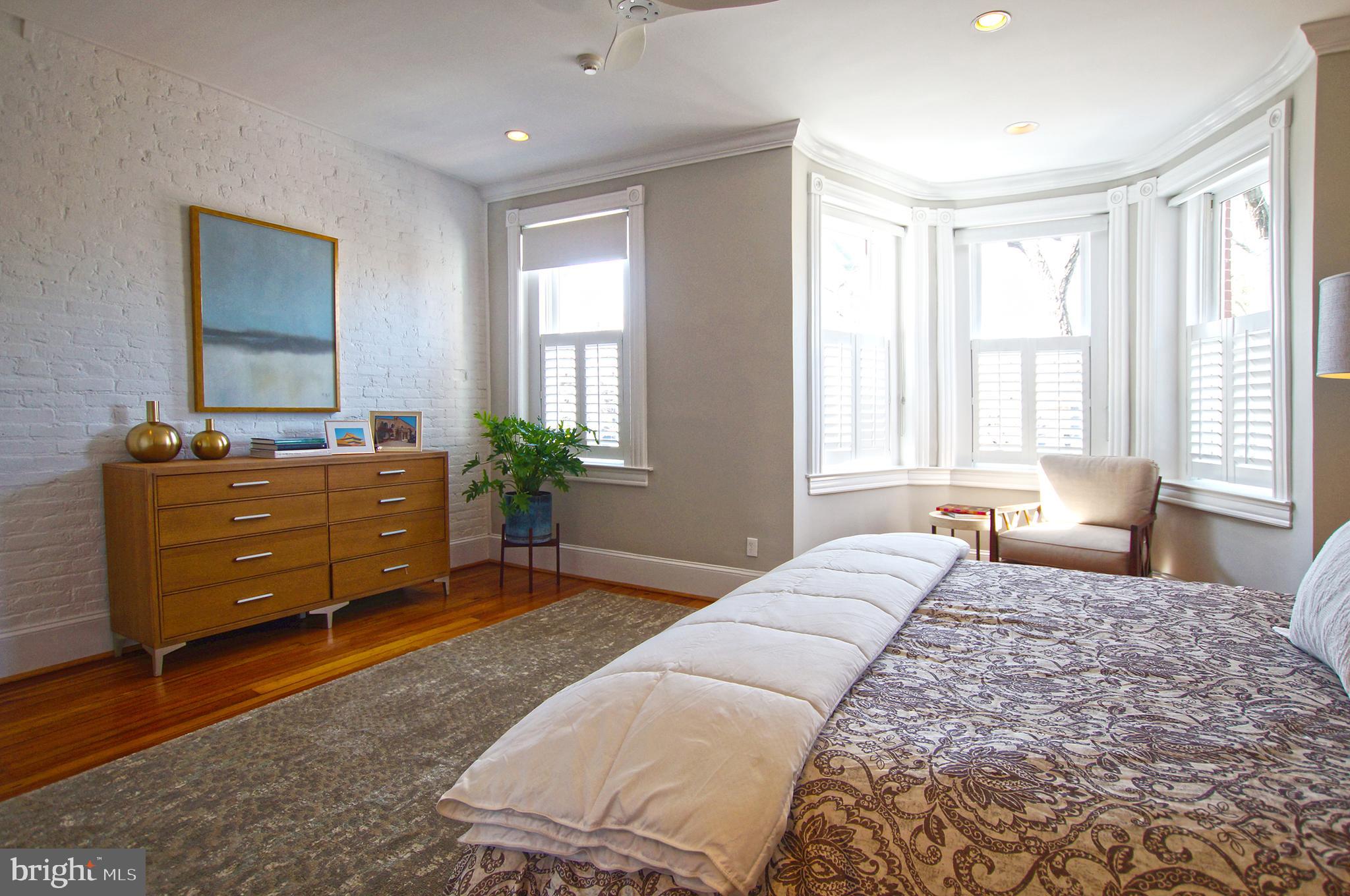 121 4th St NE