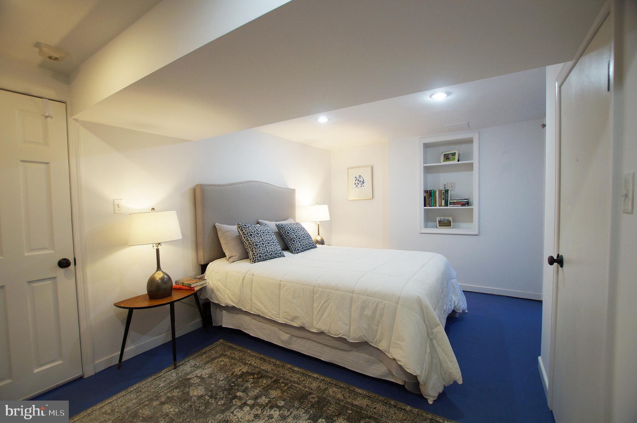121 4th St NE