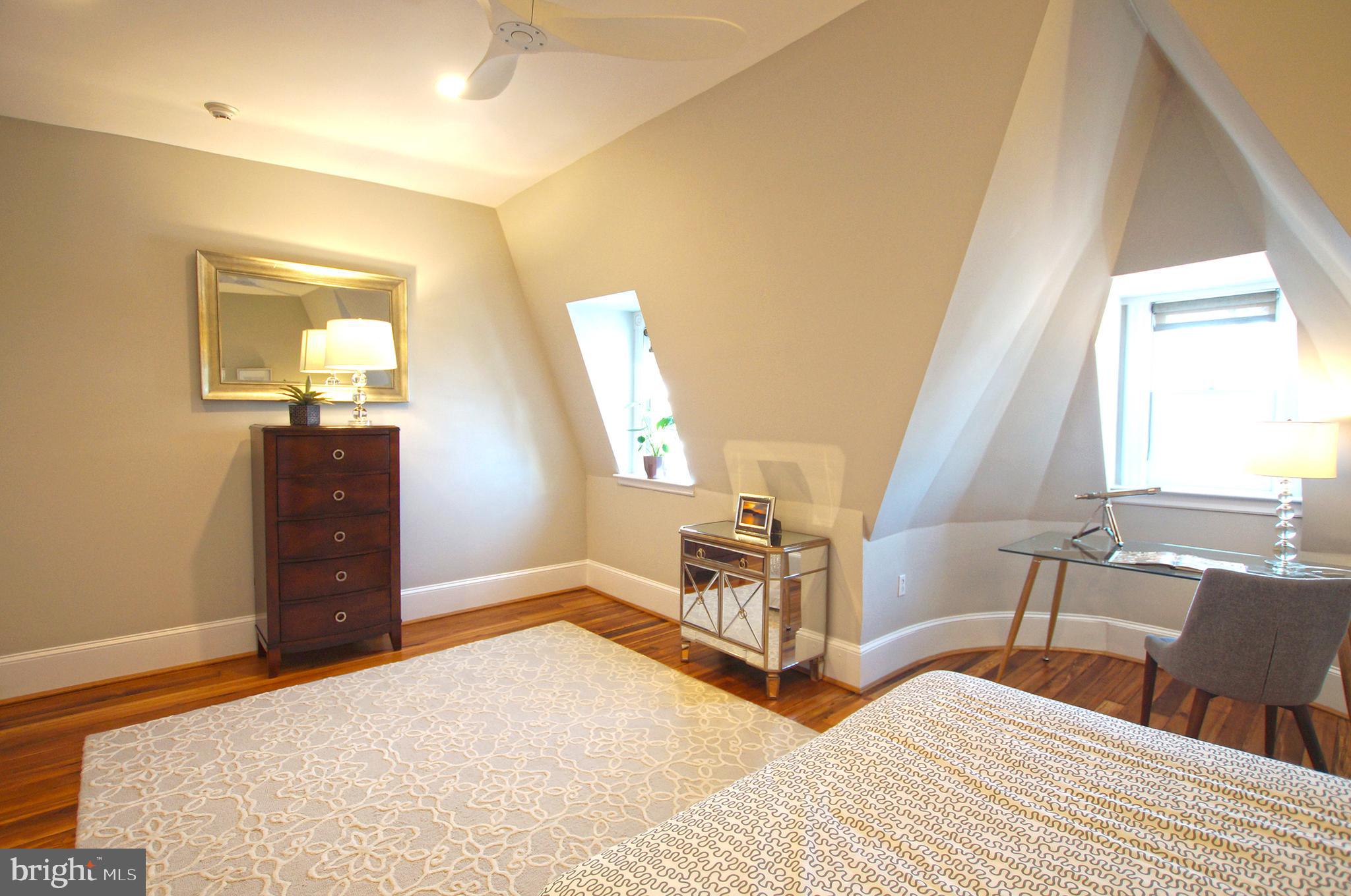 121 4th St NE