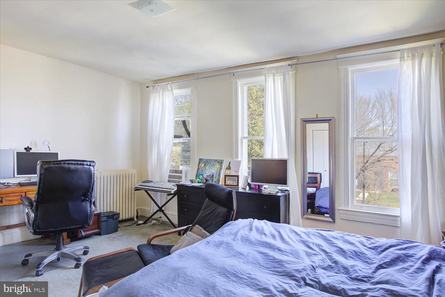 1435 E Capitol St SE