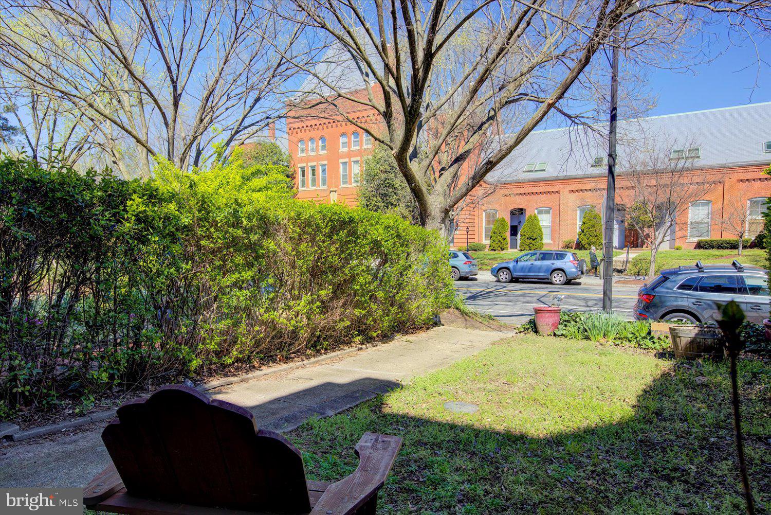 1435 E Capitol St SE