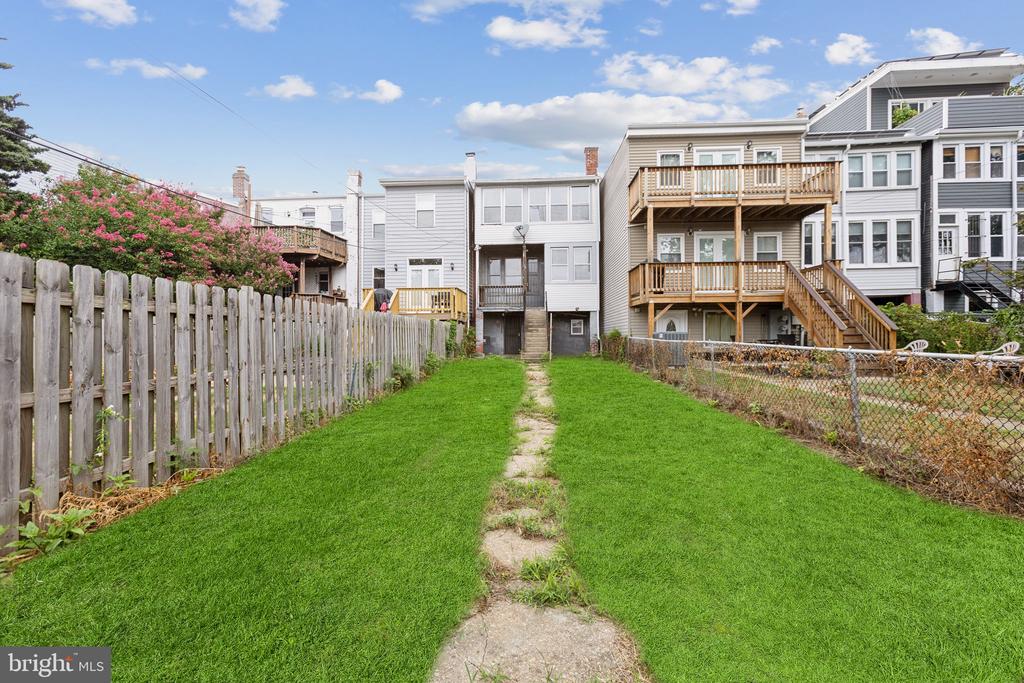 30 W St NW