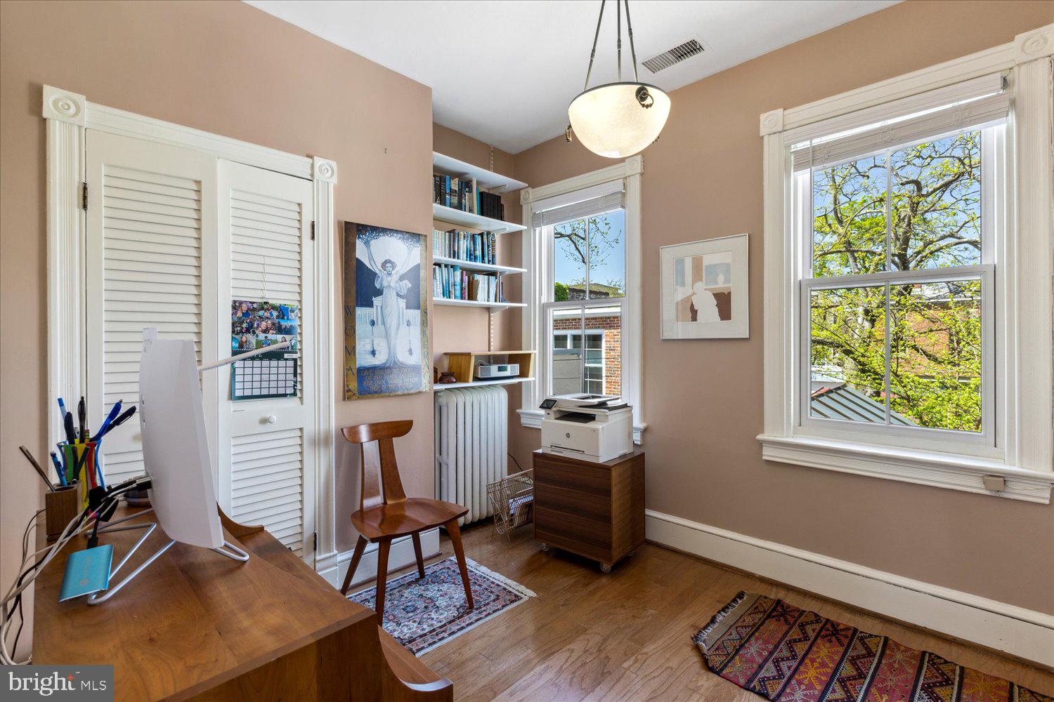 233 9th St SE
