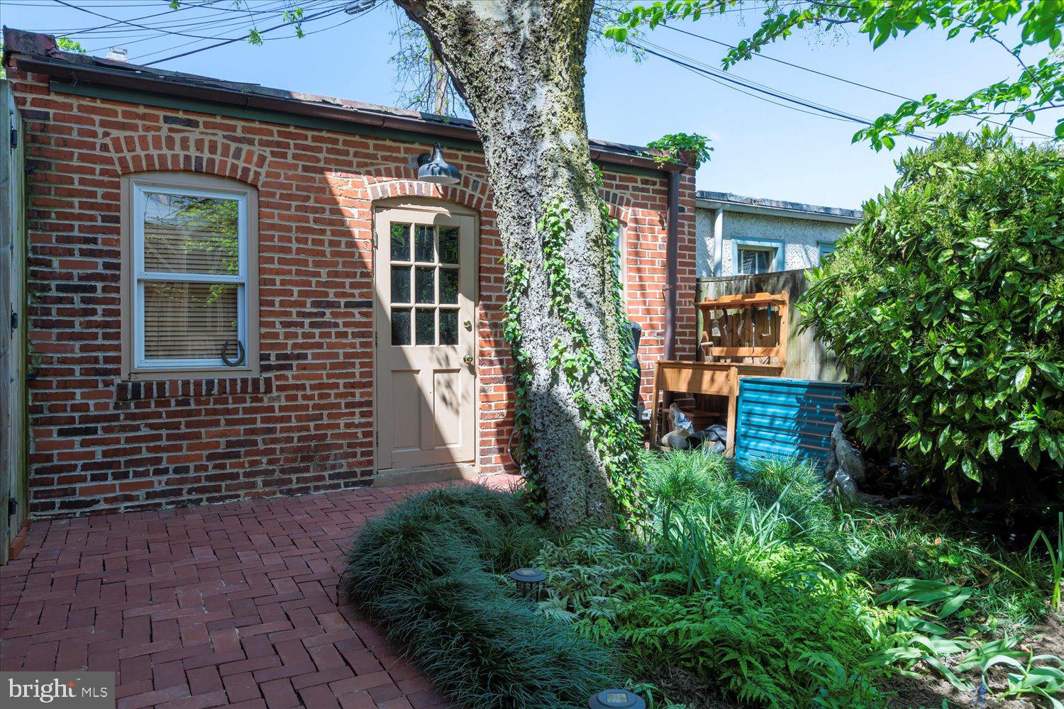 233 9th St SE