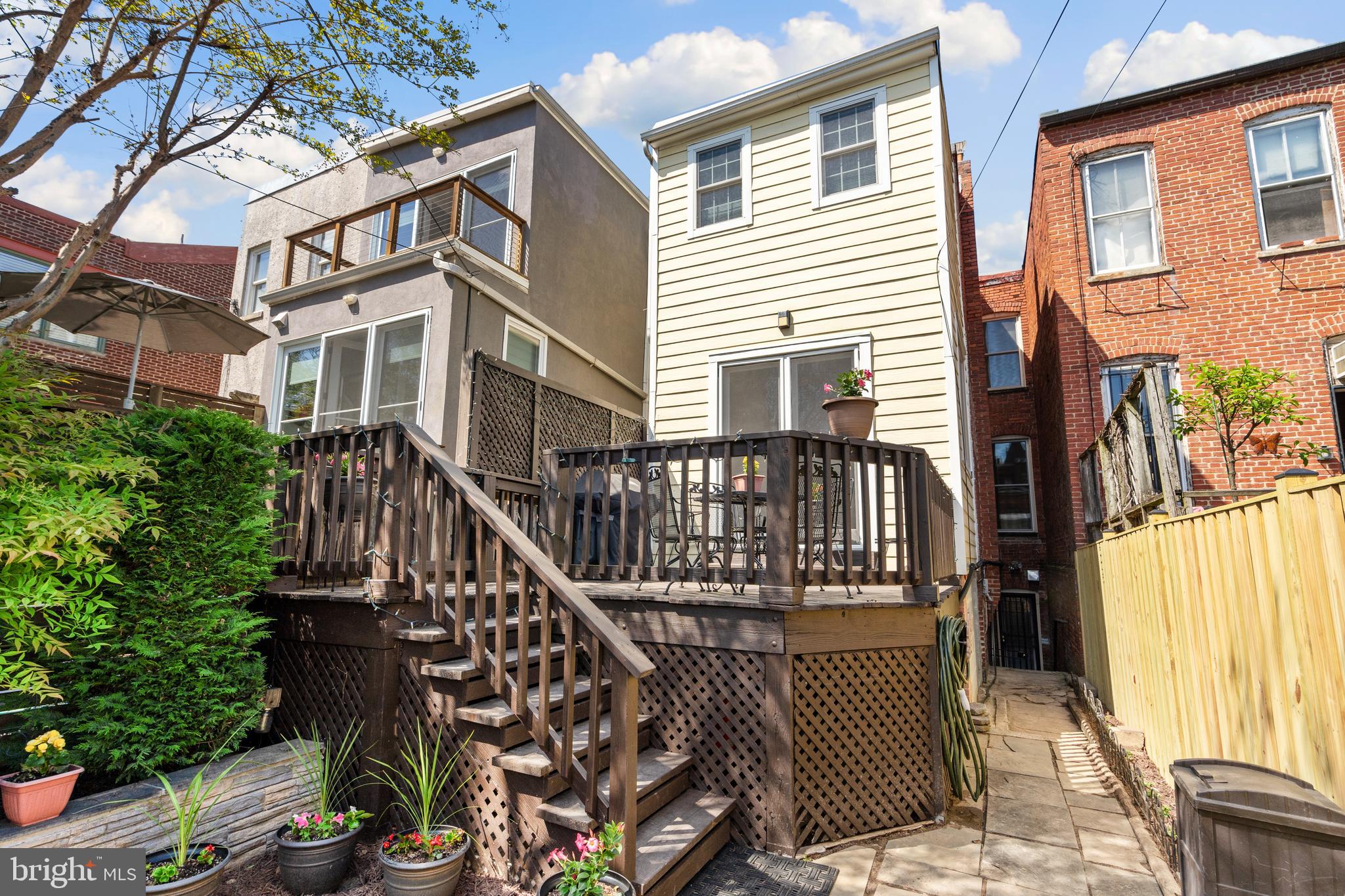 639 A St NE