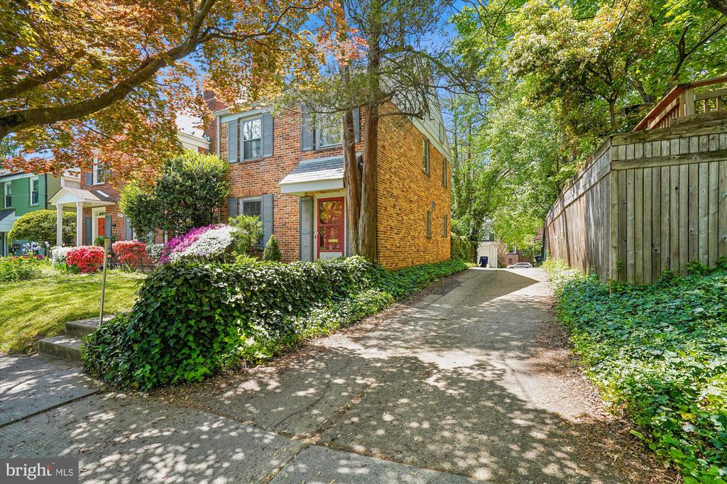 5350 42nd Pl NW