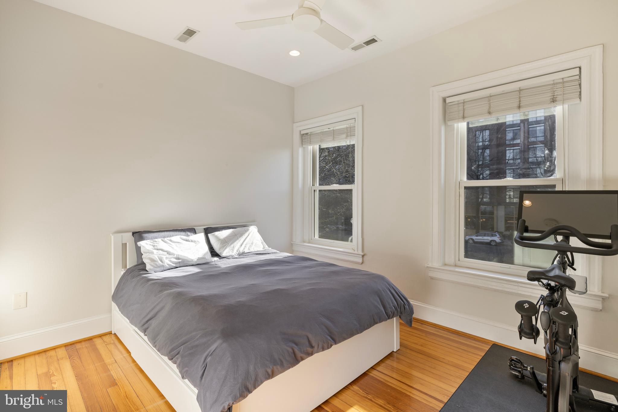 1401 Potomac Ave SE #4
