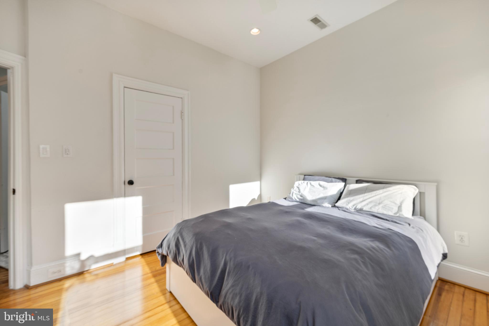1401 Potomac Ave SE #4