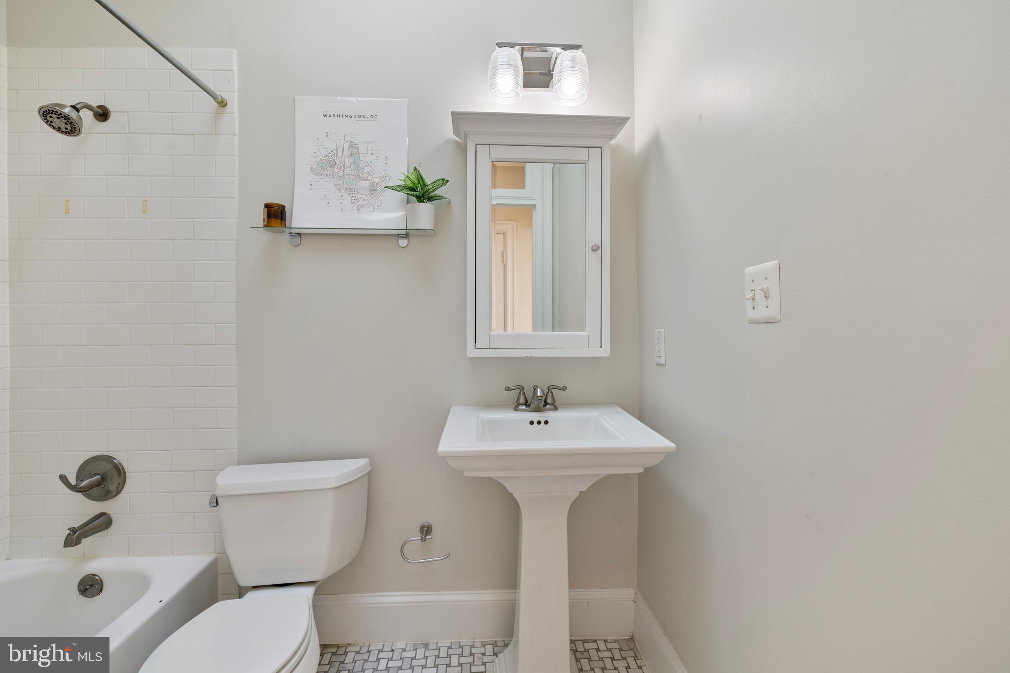 1401 Potomac Ave SE #4