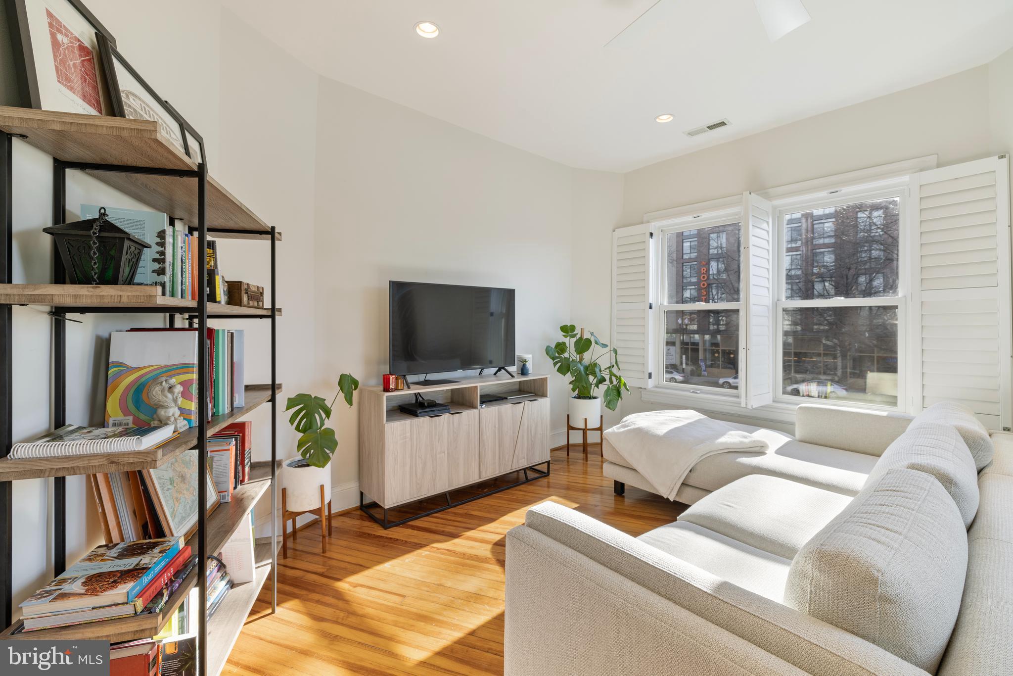 1401 Potomac Ave SE #4