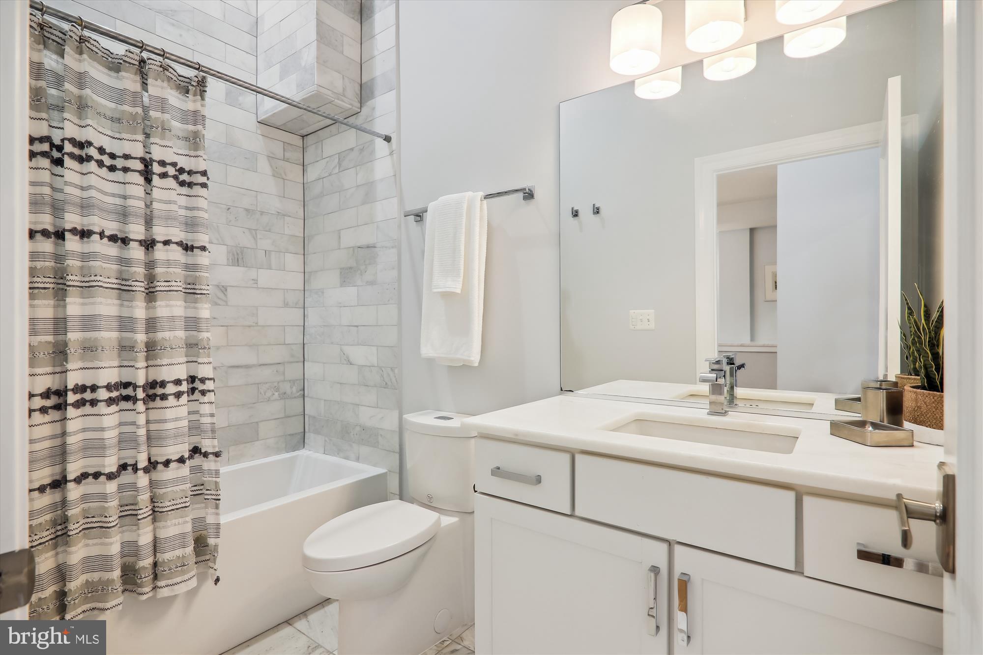 819 D St NE #36